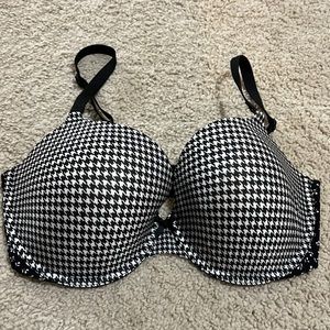 Victorias Secret Bra - 36E (DD)